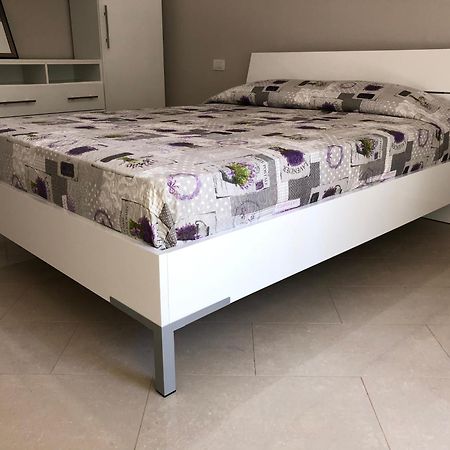 Mali I Robit Beachfront Apartment 골렘 외부 사진