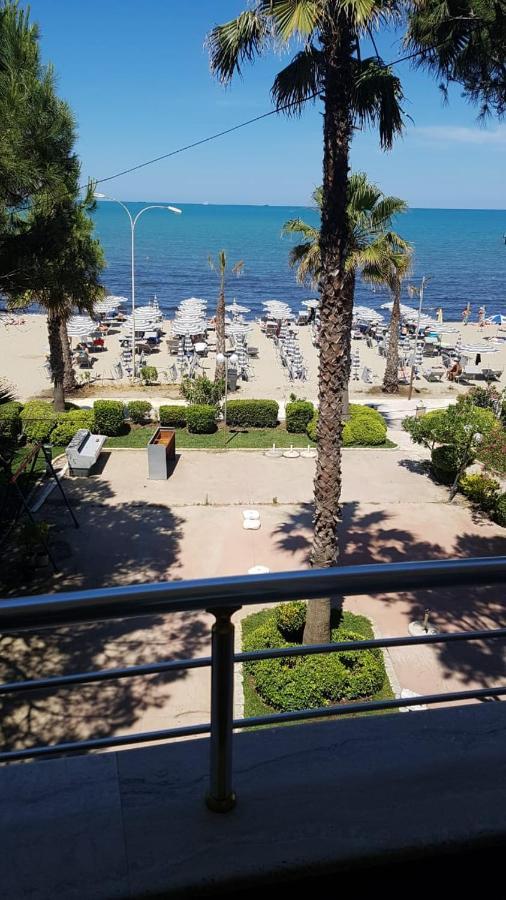 Mali I Robit Beachfront Apartment 골렘 외부 사진