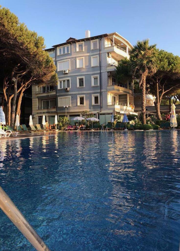Mali I Robit Beachfront Apartment 골렘 외부 사진