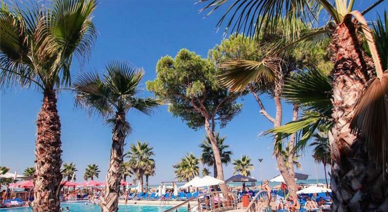 Mali I Robit Beachfront Apartment 골렘 외부 사진