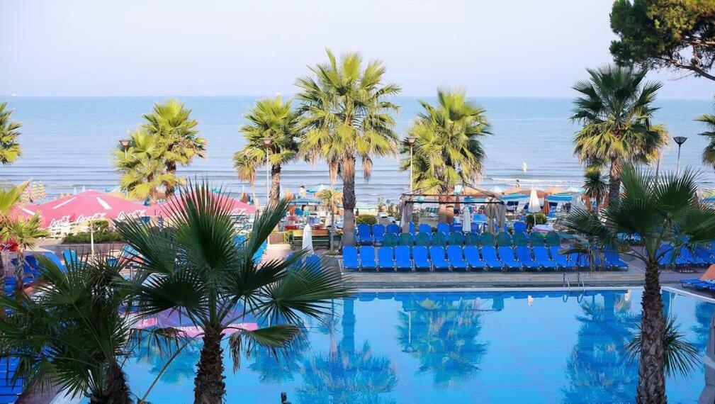Mali I Robit Beachfront Apartment 골렘 외부 사진