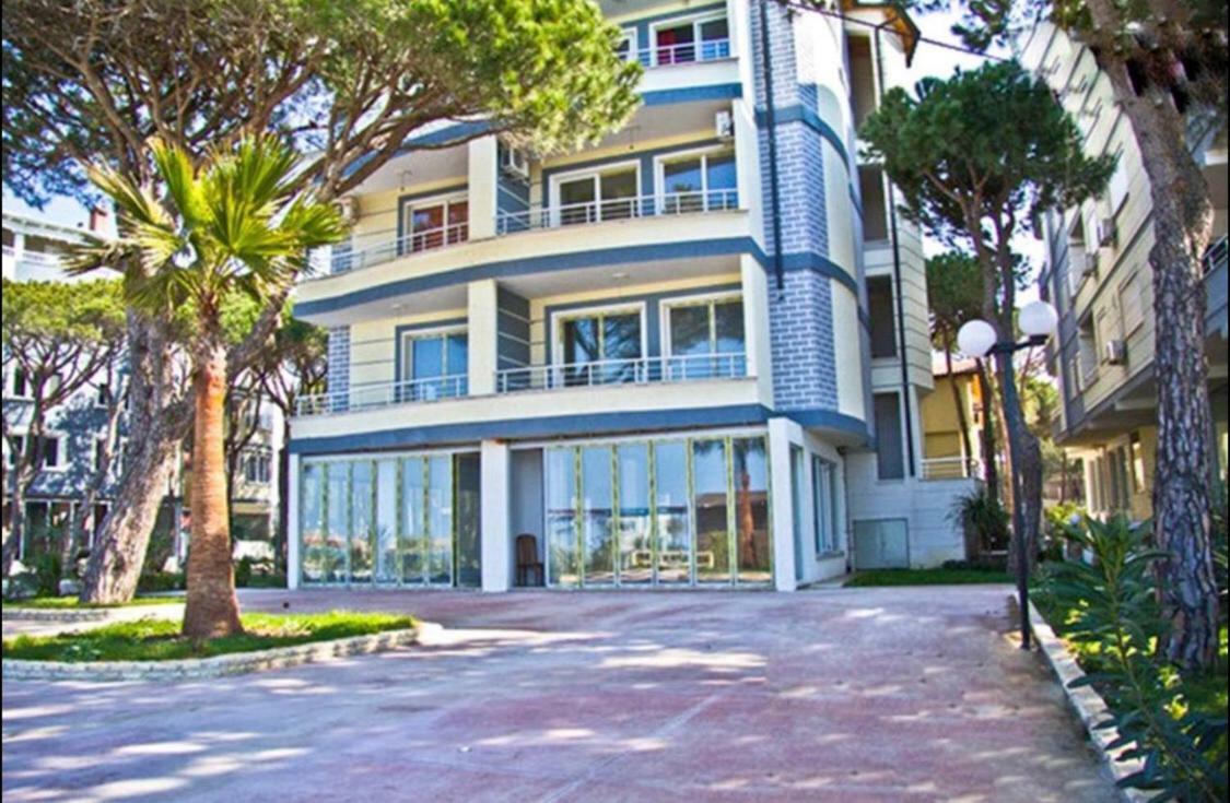 Mali I Robit Beachfront Apartment 골렘 외부 사진