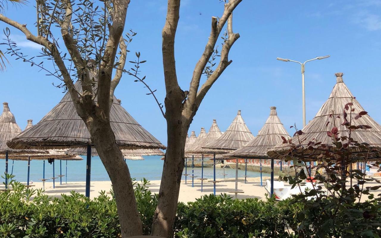 Mali I Robit Beachfront Apartment 골렘 외부 사진
