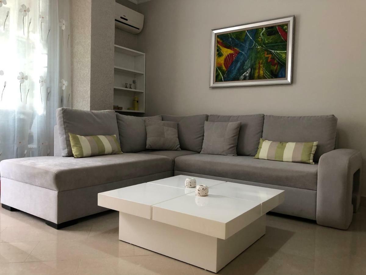 Mali I Robit Beachfront Apartment 골렘 외부 사진