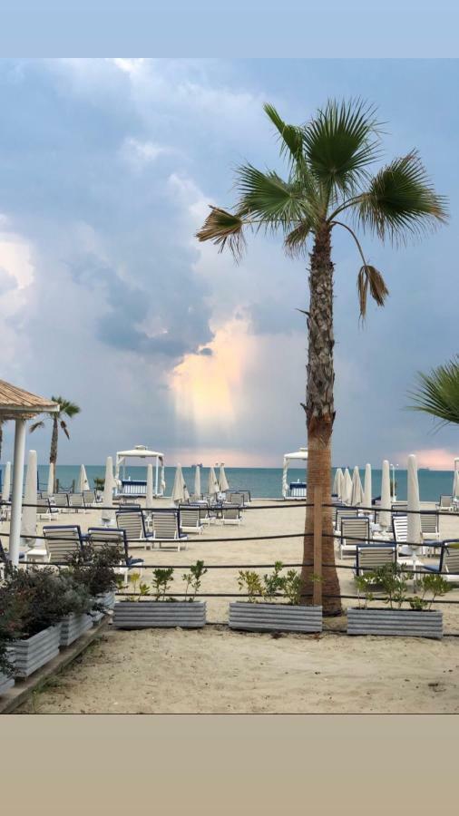 Mali I Robit Beachfront Apartment 골렘 외부 사진